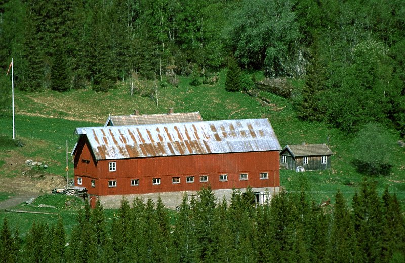 279_15.jpg - Uthuset og smia i Inervenna, - Venn Østre, - sommeren 1999