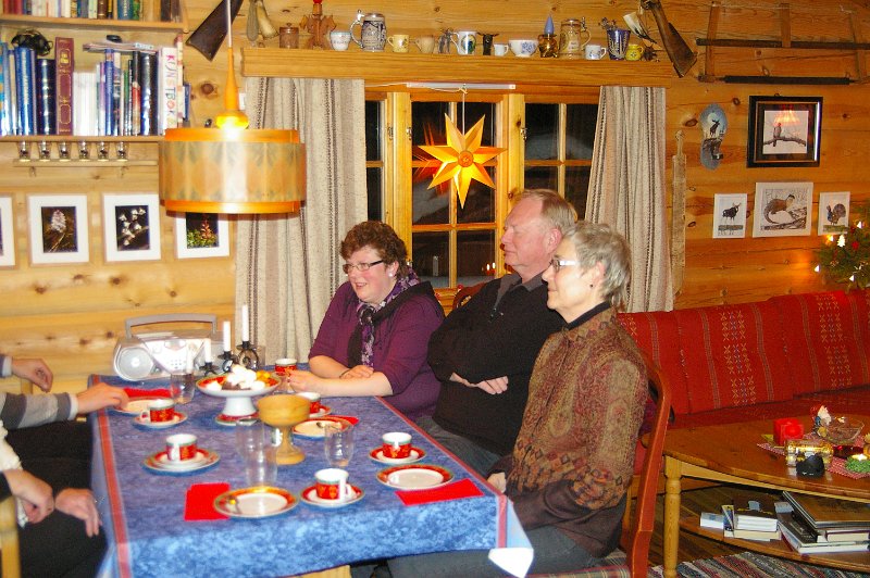 Imgp6045.jpg - Juleselskap. Vi har fått besøk av Solvor og Arne